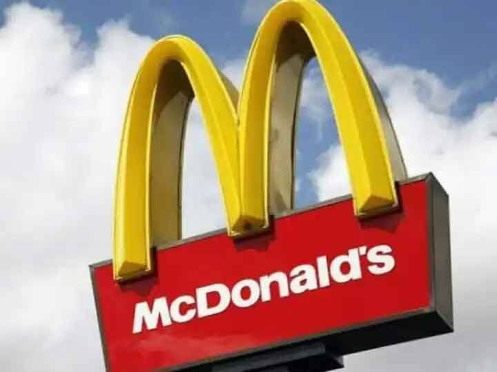 McDonalds CEO Chris Kempczinski announced that layoffs are coming by April to reduce costs अब McDonald's के एंप्लाइज पर लटकी छंटनी की तलवार, CEO ने बताया क्यों और कब होगी प्रक्रिया