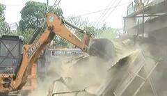 40 ਸਾਲਾਂ ਤੋਂ ਤਿਨਕਾ-ਤਿਨਕਾ ਜੋੜ ਬਣਾਈ ਦੁਕਾਨ, ਪਲ਼ਾਂ 'ਚ ਫਿਰਿਆ Bulldozer!