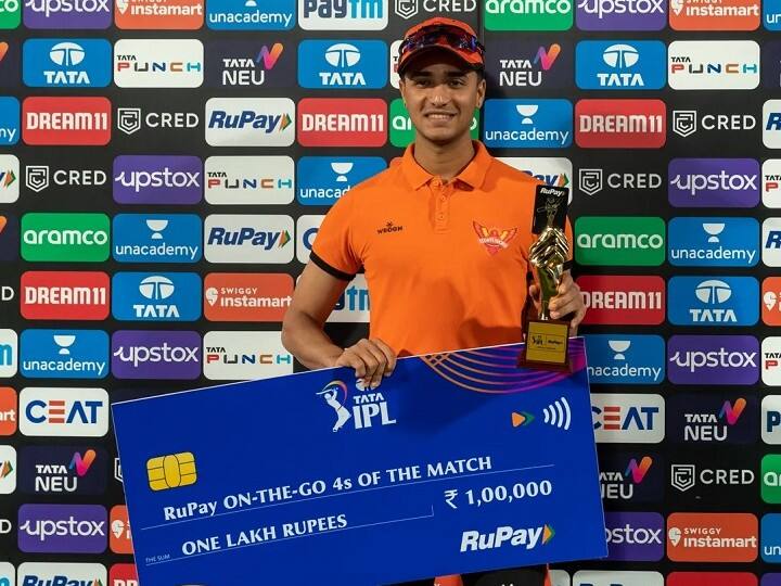 सनराइजर्स हैदराबाद के सलामी बल्लेबाज अभिषेक शर्मा सबसे ज्यादा चौके लगाने वाली इस लिस्ट में पांचवे नंबर पर हैं. वह 12 पारियों में 41 चौके जड़ चुके हैं. (फोटो सोर्स: iplt20.com)