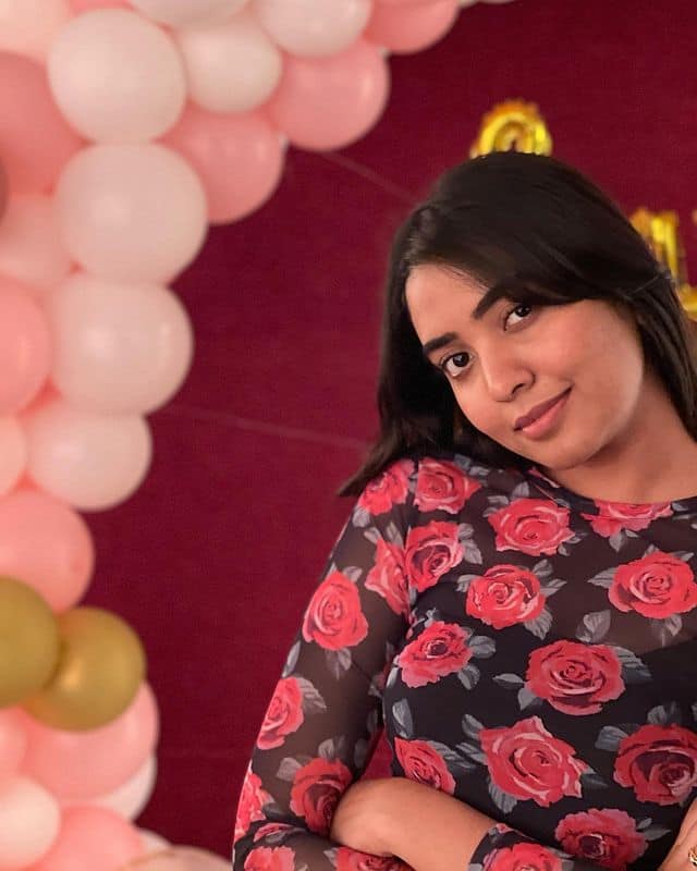 'దొరసాని' సినిమాతో టాలీవుడ్ లో హీరోయిన్ గా ఎంట్రీ ఇచ్చింది శివాత్మిక రాజశేఖర్. (Photo Courtesy: Shivathmika Instagram)