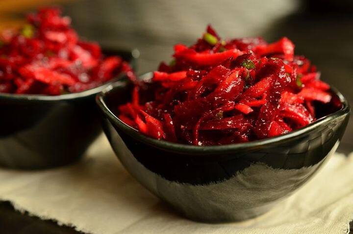 বিট খাওয়া নিয়ে অনীহা থাকলে শরবত করে খাওয়া যেতে পারে। জলখাবারে এই শরবত পান করা যায়।