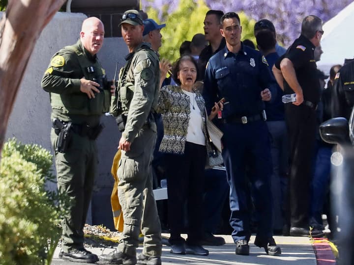 One people dead and 5 injured in California church Shooting incident yesterday California Shooting: கலிஃபோர்னியா தேவாலயத்தில் துப்பாக்கிச்சூடு.. அதிர்ந்த அமெரிக்கா..