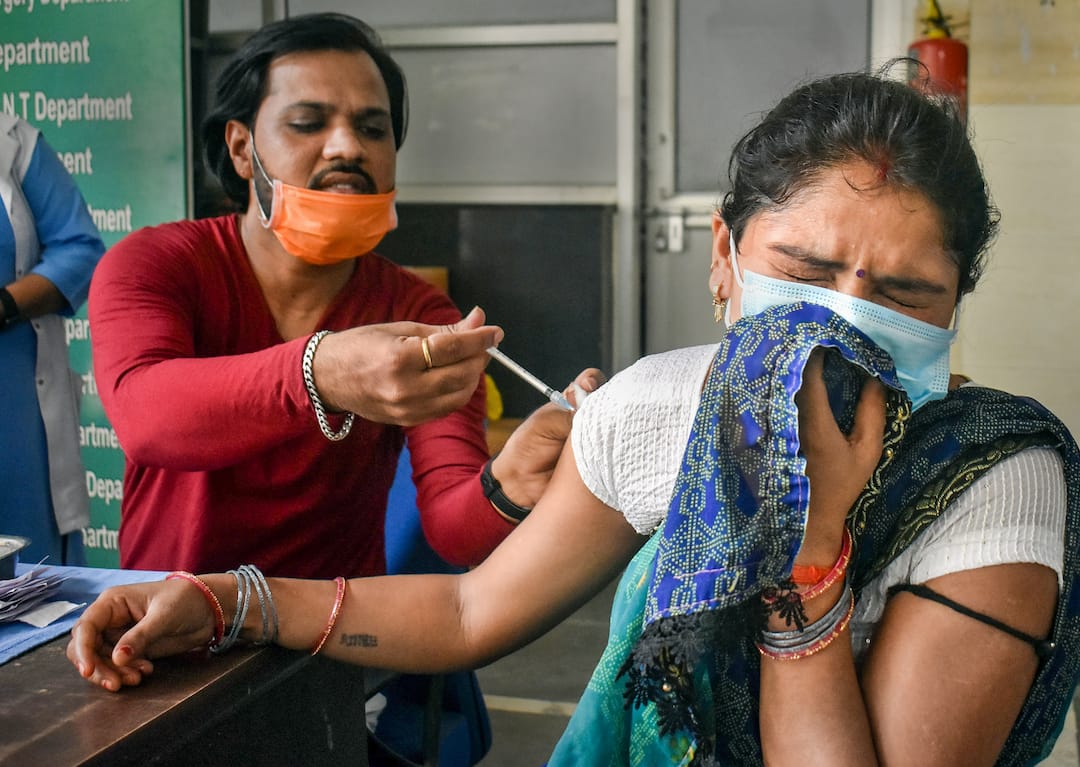 MP Covid Update: कोरोना का टीका लगवाने में आगे हैं मध्य प्रदेश के लोग, अब तक इतने लोगों को लग चुका है टीका more than 11 crore people got the vaccine of Corona so far in MP ANN MP Covid Update: कोरोना का टीका लगवाने में आगे हैं मध्य प्रदेश के लोग, अब तक इतने लोगों को लग चुका है टीका