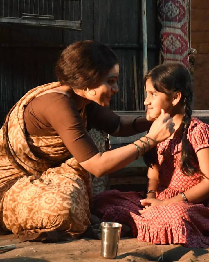 स्टार प्रवाहवर सुरु झालेल्या 'तुझेच मी गीत गात आहे' या मालिकेतील स्वरा आणि वैदेही म्हणजेच अवनी तायवाडे आणि उर्मिला कोठारे यांचे सीन्सही खूप छान रंगत आहेत. पडद्यावरच्या या मायलेकी खऱ्या आयुष्यातही एकमेकांच्या मायलेकी झाल्या आहेत.