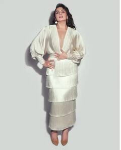 Photos: સફેદ ડીપ નેક ડ્રેસમાં હુમા કુરેશીએ બતાવ્યું સ્લિમ ફિગર, કાતિલ અદાઓએ ફેન્સનું દિલ જીત્યું