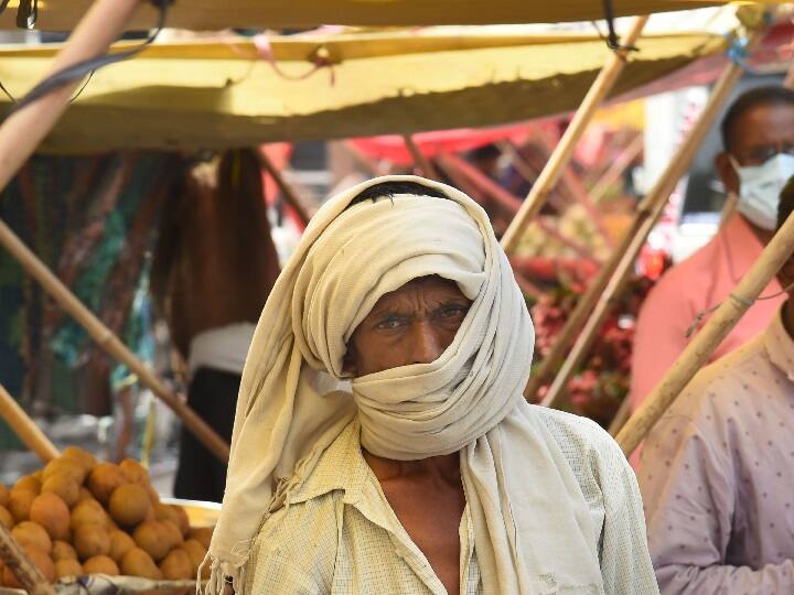 नजफगढ़, मुंगेशपुर और आया नगर के स्वचालित मौसम केंद्रों में अधिकतम तापमान क्रमश: 44.2 डिग्री सेल्सियस, 44.6 डिग्री सेल्सियस और 43 डिग्री सेल्सियस दर्ज किया गया.