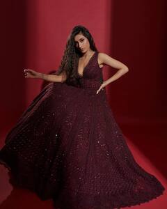 Actress Dhana Shree Verma : ரெட் வெல்வெட்டில் ரவுண்டு கட்டும் தனஸ்ரீ வர்மா..