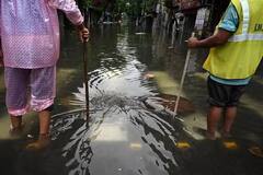 मुंबई शहरातली नालेसफाई गाळातच! वेळेत नालेसफाई पूर्ण न करणा-या कंत्राटदाराला पालिकेची कारणे दाखवा नोटीस