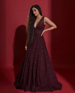 Actress Dhana Shree Verma : ரெட் வெல்வெட்டில் ரவுண்டு கட்டும் தனஸ்ரீ வர்மா..