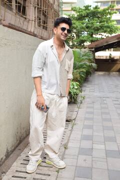 Photos: डैपर लुक में नज़र आए Karan Kundrra, किलर स्माइल से घायल किया लाखों लड़कियों का दिल