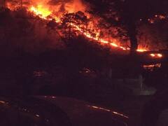 Jammu Kashmir: जम्मू कश्मीर के कई वन क्षेत्रों में लगी भीषण आग, आग बुझाने के लिए मोर्चे पर तैनात फायर ब्रिगेड