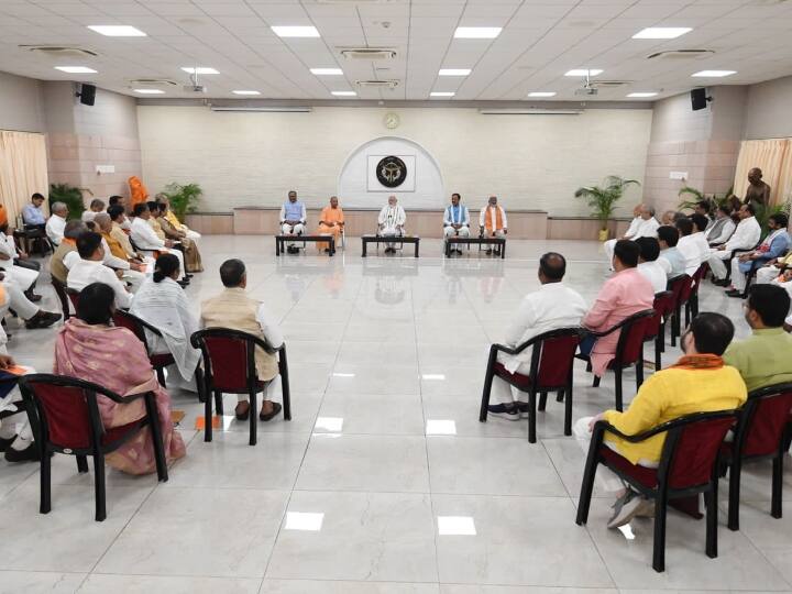 इसके अलावा पार्टी संगठन के साथ समन्वय बनाए रखने के साथ ही केंद्र और राज्य सरकार की योजनाओं को अमल में लाना सुनिश्चित करने को कहा.