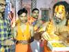 Ayodhya News: ज्ञानवापी मस्जिद में शिवलिंग मिलने के दावे के बाद अयोध्या में संतों ने जलाए दिए, बांटी गई मिठाइयां