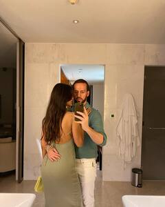 Power Couple: मिरर सेल्फी में बॉयफ्रेंड पर प्यार लुटाती नज़र आईं Esha Gupta, सोशल मीडिया पर सेट किए कपल गोल्स