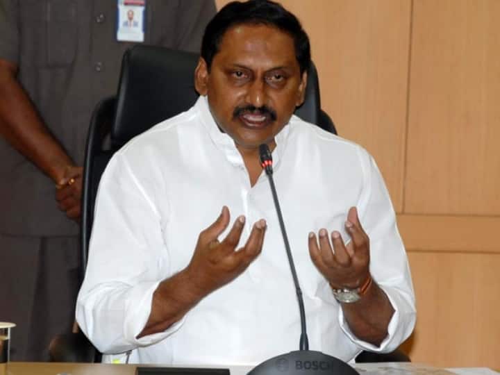 AP PCC New Chief Kiran : వైఎస్ఆర్సీపీతో పొత్తు దిశగా ప్లాన్ - ఏపీ పీసీసీ చీఫ్గా మాజీ సీఎం !? Congress High Command is planning to appoint Kiran Kumar Reddy as the AP PCC chief. AP PCC New Chief Kiran : వైఎస్ఆర్సీపీతో పొత్తు దిశగా ప్లాన్ - ఏపీ పీసీసీ చీఫ్గా మాజీ సీఎం !?
