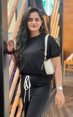 In Pics : स्टाईल विथ ब्लॅक; भाग्यश्री मोटेचा जबरदस्त अंदाज