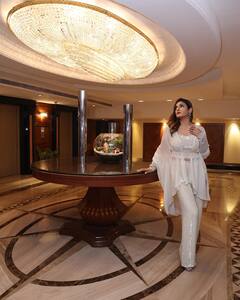 Raveena Tandon Photos: వన్నె తగ్గని అందమైన చందమామ రవీనా