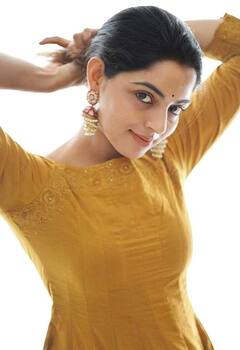 Actress Nikhila Vimal: நடிகை நிகிலா விமலின் இன்ஸ்டா கலெக்‌ஷன்ஸ்!