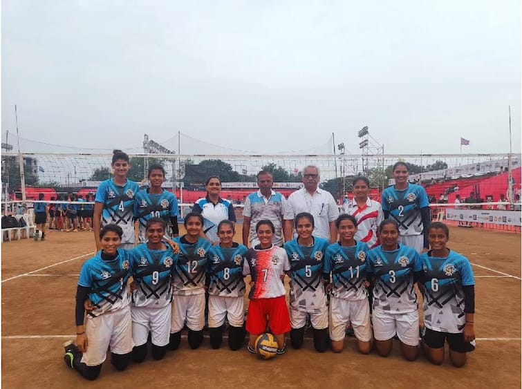 Gujarat women's volleyball team champion in Indian Championship ગુજ્જુ ગર્લ્સની કમાલ: ઈન્ડિયન ચેમ્પિયનશિપમાં ગુજરાતની મહિલા વોલીબોલ ટીમે રચ્યો ઇતિહાસ