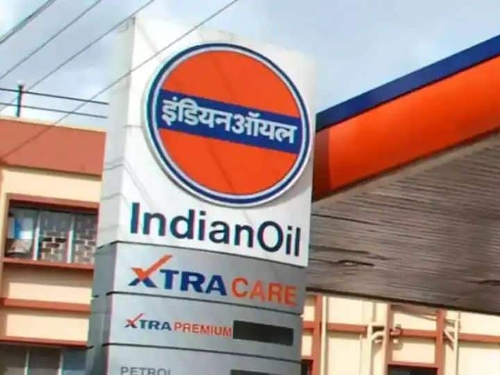 Indian Oil makes record profit on rising petrol-diesel prices सामान्यांच्या खिशाला भार, मात्र सरकारी कंपनी मालामाल; पेट्रोल-डिझेलच्या वाढीव किमतींमध्ये इंडियन ऑइलने कमावला विक्रमी नफा