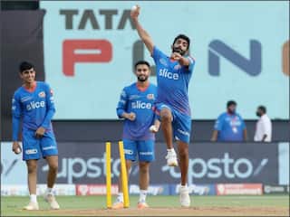 MI vs SRH: अर्जुन तेंदुलकर को नहीं मिला डेब्यू का मौका, मुंबई में दो नए खिलाड़ियों की एंट्री, हैदराबाद ने भी किए बड़े बदलाव