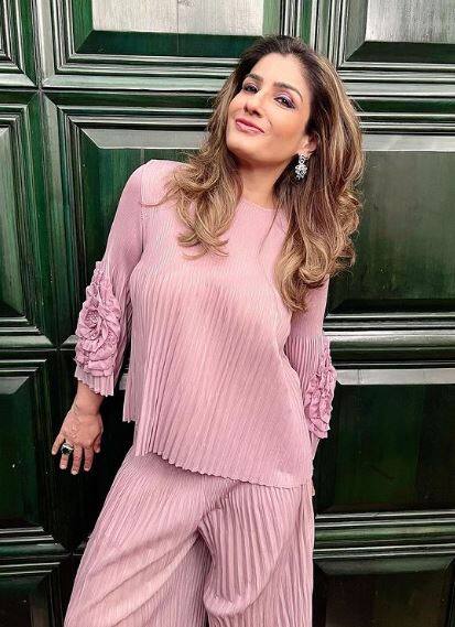 ये पहली बार नहीं है जब रवीना टंडन को उनके ट्वीट के चलते इस तरह के रिएक्शन का सामना करना पड़ा हो. रवीना अक्सर सोशल मीडिया पर अपनी प्रतिक्रिया देती हैं.