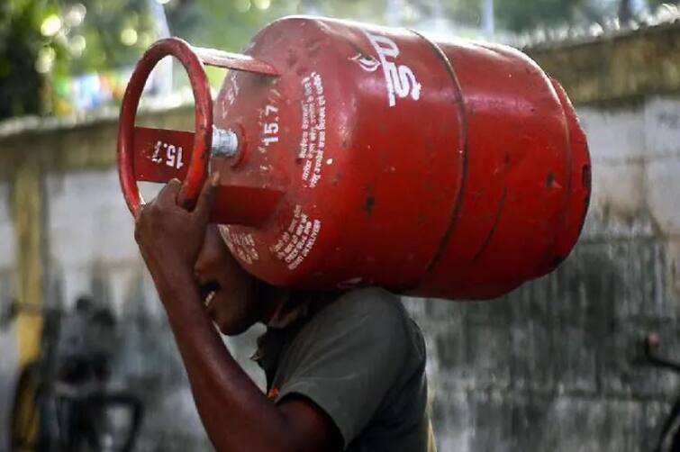 LPG Price Hike again today, 19 May, Rupees 3.50 increased in Delhi, Mumbai LPG Price Hike: दिल्ली सहित तमाम राज्यों में रसोई में खाना पकाना हुआ महंगा, फिर बढ़े LPG के दाम, जानें क्या है नई कीमत