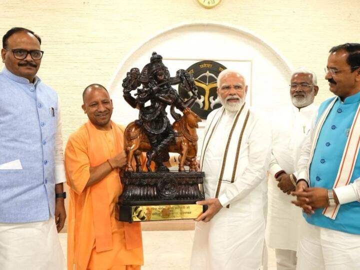 संबोधन के दौरान पीएम मोदी ने हाल के विधानसभा चुनावों में लगातार दूसरी जीत के बाद सरकार की बढ़ती जिम्मेदारी को रेखांकित किया. सूत्रों के अनुसार, कई कैबिनेट मंत्रियों ने अपने-अपने विभागों की नीतियों की संक्षिप्त प्रस्तुति दी.