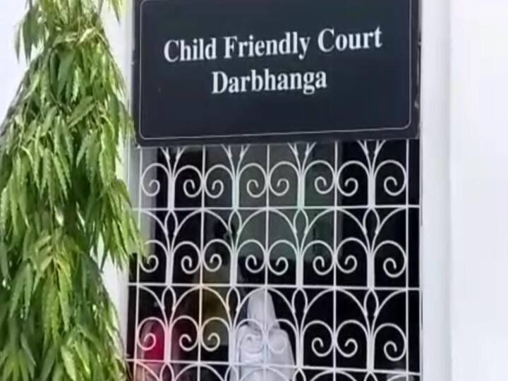 Darbhanga News: नाबालिग के साथ दुष्कर्म के दोषी शिक्षक को उम्रकैद, ट्यूशन पढ़ाने के दौरान छात्रा को किया था लहूलुहान Darbhanga News: Teacher convicted of raping a minor gets life imprisonment in Darbhanga annतु Darbhanga News: नाबालिग के साथ दुष्कर्म के दोषी शिक्षक को उम्रकैद, ट्यूशन पढ़ाने के दौरान छात्रा को किया था लहूलुहान