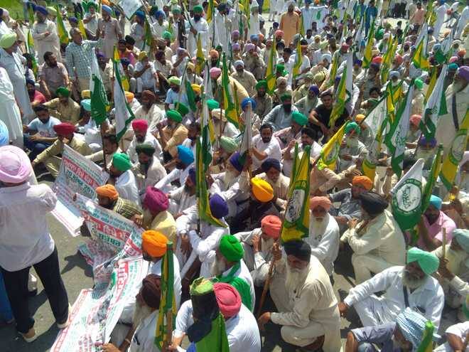 Punjab News: CM Bhagwant Mann calls meeting before Farmers march towards Chandigarh Breaking News: ਕਿਸਾਨਾਂ ਨੇ ਕੀਤਾ ਚੰਡੀਗੜ੍ਹ ਵੱਲ ਕੂਚ, ਐਕਸ਼ਨ ਤੋਂ ਪਹਿਲਾਂ ਹੀ ਸੀਐਮ ਭਗਵੰਤ ਮਾਨ ਨੇ ਮੀਟਿੰਗ ਲਈ ਬੁਲਾਇਆ