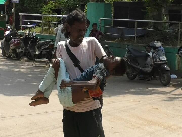 Chhattisgarh: बच्चे की मदद के लिए पिता बना भिखारी, DM से लेकर CM तक से लगा चुका है मदद की गुहार