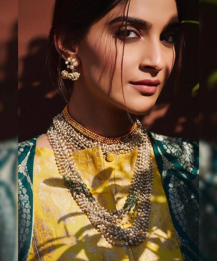 अनिल कपूर की लाडली बेटी सोनम कपूर को बॉलीवुड की फैशन आइकन बुलाया जाता है.