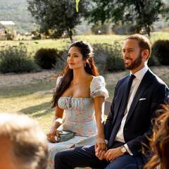 Power Couple: मिरर सेल्फी में बॉयफ्रेंड पर प्यार लुटाती नज़र आईं Esha Gupta, सोशल मीडिया पर सेट किए कपल गोल्स