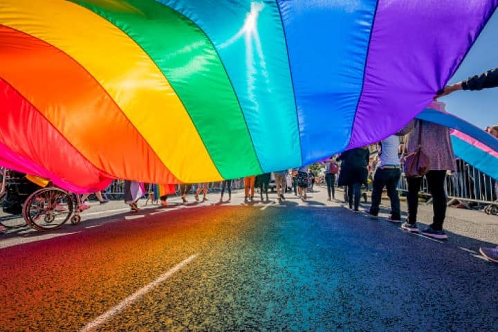 377A: Singapore to end ban on gay sex தன்பால் ஈர்ப்பை சட்டபூர்வமாக்கியது சிங்கப்பூர்:  பிரதமர் லீ லூங் அறிவிப்பு
