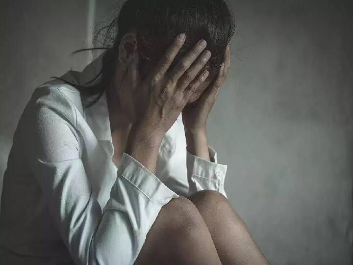 Uttarpradesh: 50 year old doctor physically abused his children's tution teacher many times showing her morphed obscene pictures Crime: ட்யூஷன் எடுக்கவந்த ஆசிரியைக்கு பாலியல் வன்கொடுமை.. மருத்துவரால் நேர்ந்த கொடூரம்.. பகீர்..