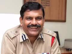 Court Fine For CBI Ex Chief :   ట్విట్టర్ బ్లూ టిక్‌ కోసం కోర్టుకెళ్తే రూ. పదివేల జరిమానా పడింది - రిటైర్డ్ తెలుగు ఐపీఎస్‌కు ఎంత కష్టమో !?