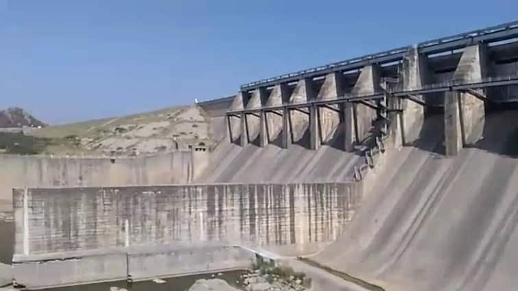 141 dams currently have 29.37 per cent water, Serious situation in Dwarka district સૌરાષ્ટ્રના ડેમ તળિયા ઝાટક, 141 ડેમમાં માત્ર 29.37 ટકા પાણી, દ્વારકા જિલ્લામાં સૌથી વધારે ગંભીર સ્થિતિ