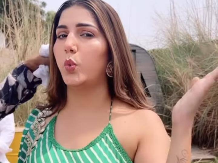 Sapna Choudhary felling sweaty after shooting in Heat Sapna Choudhary: कड़ी धूप में शूटिंग कर सपना चौधरी के छूटे पसीने, एक्ट्रेस को सता रही है चुभती जलती गर्मी