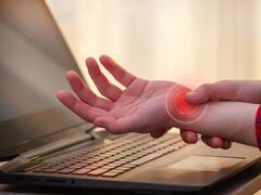 Wrist Pain Relief: काम करते-करते कलाई की नसों में हो रहा है दर्द? इन उपायों से करें इलाज