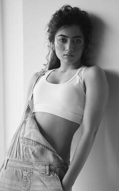 rashmika pics: கவர்ச்சி, அழகு, சிரிப்பு...ராஷ்மிகாவின் ஹாட், கியூட்டி ஸ்டில்ஸ்..!