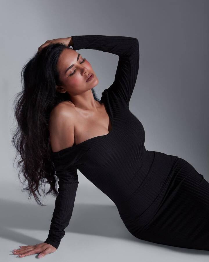 'आश्रम' प्रकाश झा के निर्देशन की सबसे चर्चित बेव सीरीज है. 2 सीजन ने ओटीटी पर धमाल मचा दिया और अब तीसरे सीजन में ईशा गुप्ता नजर आएंगी.