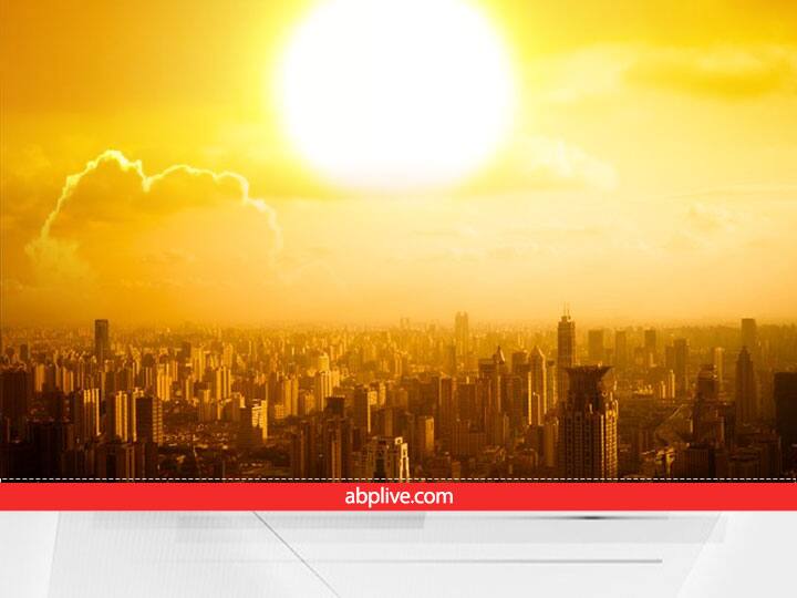 ज्येष्ठ मास (Jyeshta Month 2022) में कुछ विशेष चीजों का दान बहुत ही शुभ माना गया है. इस महीने जल का दान सबसे श्रेष्ठ बताया गया है. इस मास में जल का दान करना चाहिए. इससे भगवान विष्णु की विशेष कृपा प्राप्त होती है. जीवन में आने वाले कष्ट दूर होते हैं.