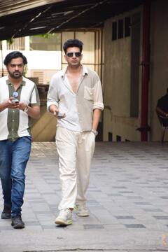 Photos: डैपर लुक में नज़र आए Karan Kundrra, किलर स्माइल से घायल किया लाखों लड़कियों का दिल