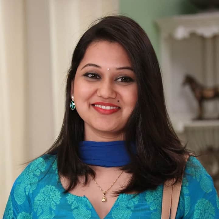 बता दें कि एक्ट्रेस के साथ एक फार्मेसी स्टूडेंट निखिल भामरे को भी गिरफ्तार किया गया है. इससे पहले मराठी एक्ट्रेस के खिलाफ ठाणे, पुणे और धुले जिलों में भी एनसीपी प्रमुख के खिलाफ आपत्तिजनक पोस्ट शेयर करने के मामले में केस दर्ज किया जा चुका है.
