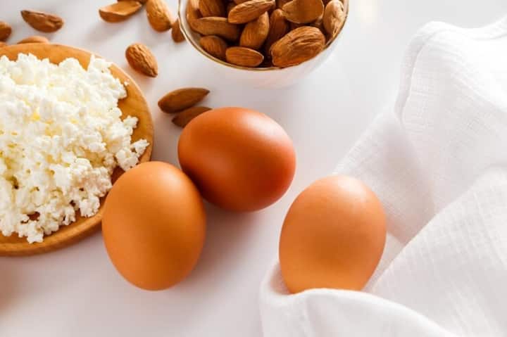 Health Tips: calcium rich food for strong bones pain will no longer by chia seed almonds cheese in body Health Tips: तीन चीजों के सेवन से बाॅडी में कैल्शियम की नहीं होगी कमी, हड्डियों के दर्द में मिलेगी राहत