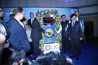 LIC Share Price: LICના શેરધારકોના પ્રથમ દિવસે જ 47 હજાર કરોડ ધોવાઈ ગયા, જાણો હવે શું કરશો
