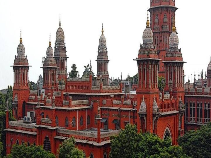 Former minister jayakumar defamation hearing in chennai highcourt நில அபகரிப்பு புகார்: முன்னாள் அமைச்சர் ஜெயக்குமார் குறித்து அவதூறு கருத்துக்களை வெளியிட நீதிமன்றம் தடை