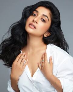 Actress meera jasmine : ஆஹா..! மார்டன் ட்ரெஸ்... மனதை மயக்கும் போஸ்... கலக்கிய மீரா ஜாஸ்மின்..!