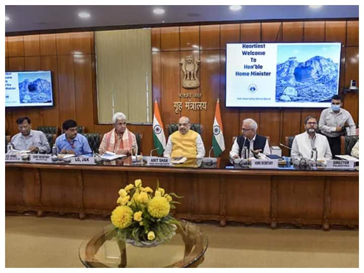 Jammu and Kashmir Home Minister Amit Shah holds a high level meeting on the security situation JK News: जम्मू-कश्मीर की सिक्योरिटी पर गृह मंत्री अमित शाह ने की हाईलेवल मीटिंग, अमरनाथ यात्रा की तैयारियों का लिया जायजा