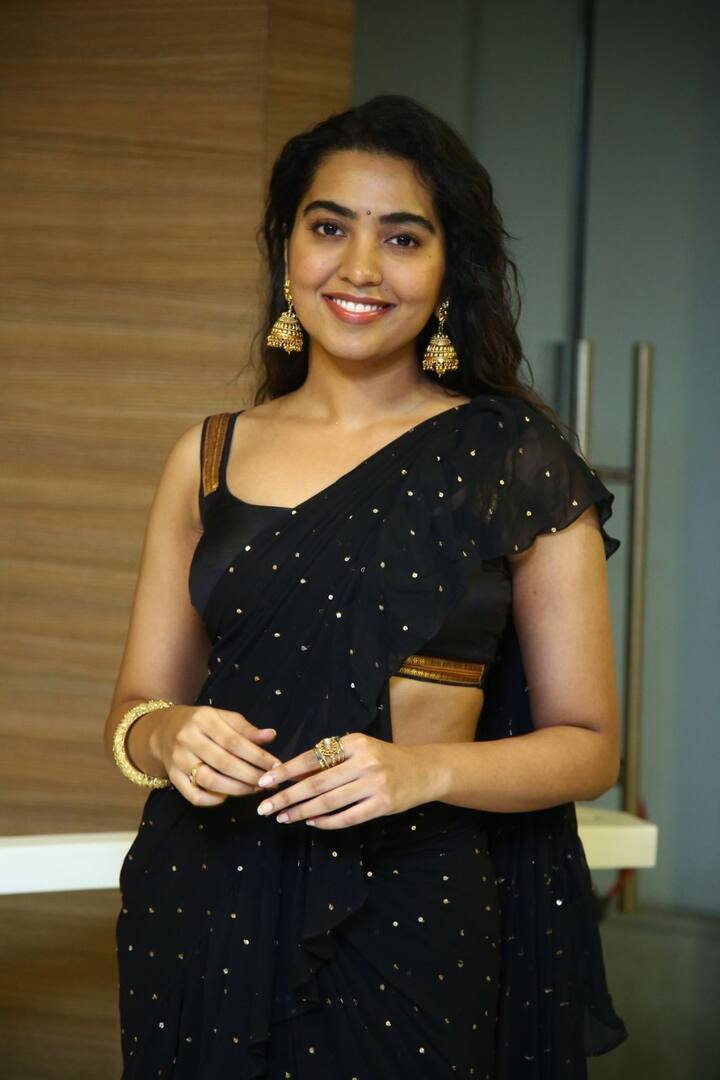 ప్రస్తుతం 'రంగమార్తాండ', 'పంచతంత్రం' సినిమాల్లో నటిస్తోంది.